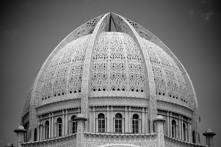 3805607341_8a63268c47 Baha'i House of Worship by Giant Ginkgo on flickr